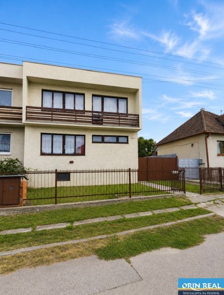 Priestranný 5izbový RD v Dolných Orešanoch 733m2