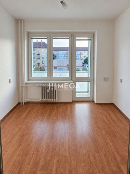 NA PREDAJ 2-izbový zrekonštuovaný byt s balkónom v Humennom