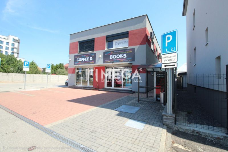 NA PRENÁJOM: 2x Moderná, klimatizovaná kancelária s parkovaním a optic - Kancelárie na ulici Sama Chalupku v Michalovciach s parkoviskom pred budovou.