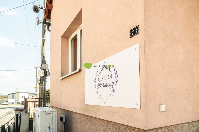 Penzión pri Bešeňovej – podnikateľská príležitosť v srdci Liptova - Exteriér budovy Penzión Harmony v Liptovskom Michale, Hotely a penzióny.