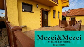 Krásny a priestranný dom v obci Majcichov - Rodinný dom v Majcichove s certifikátom overenej realitnej kancelárie na viditeľnom mieste.