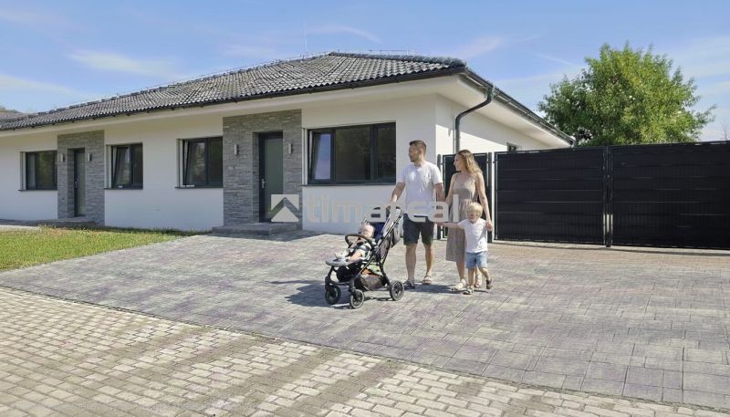 POSLEDNÝ VOĽNÝ DOM: 4i RD, 6a pozemok, Inovec, blízko D1