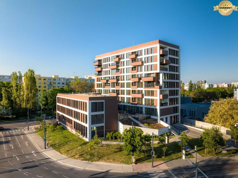 I Projekt Rezidencia MIEROVA - Výstavba bytov na Mierovej ulici v Bratislave - Ružinov, moderná architektúra s balkónmi.