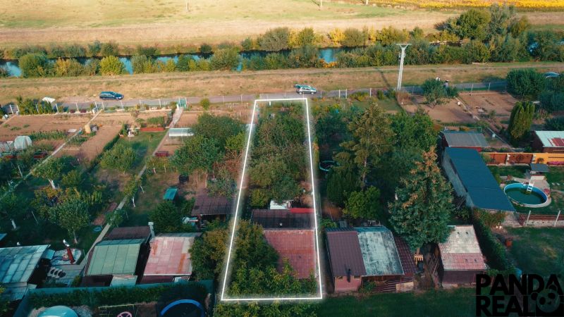 3.izbový byt so záhradou /420 m²/ a chatkou BOŠANY - Záhrady a pozemky neďaleko rieky v Bošanoch, ulica Janka Kráľa, 3-izbový byt.