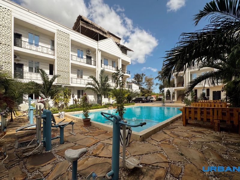 2-IZBOVÝ CONDO APARTMÁN PRI PLÁŽI, MBWENI, ZANZIBAR - Bazén a fitnes vybavenie v areáli 2-izbového bytu v Zanzibar Mbweni.