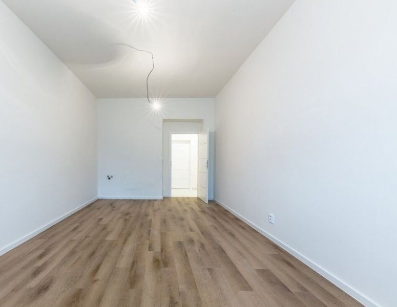 Na predaj kompletne zrekonštruovaný 3-izbový byt s balkónom