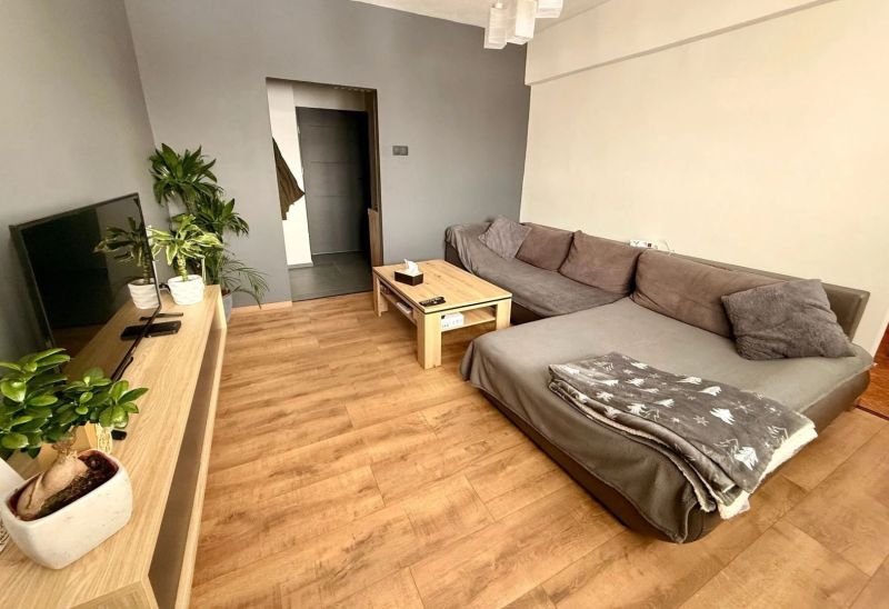 Priestranný 2-izbový byt s veľkou pivnicou (17 m²) – Podháj