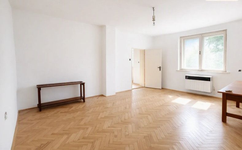 PREDAJ : PRIESTRANNÝ RODINNÝ DOM V CENTRE STUPAVY