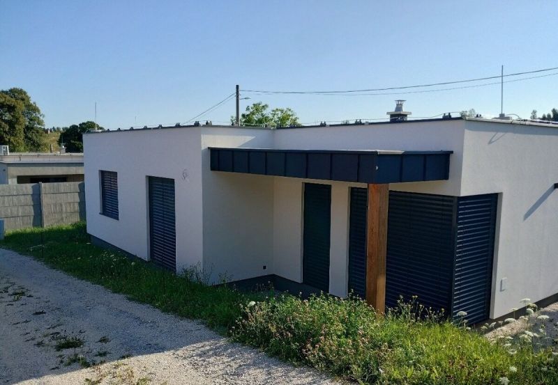 Moderný 4-izbový bungalov v obci Poluvsie iba kúsok od Žiliny.