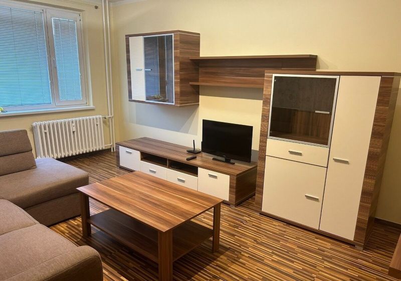 PRENÁJOM 3-IZBOVÉHO BYTU S BALKÓNOM – ŽILINA, VLČINCE.