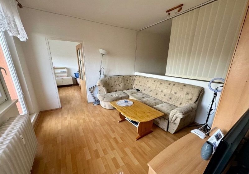 Na prenájom 2, 5-izbový byt s balkónom na Bajzovej ulici v ZA.
