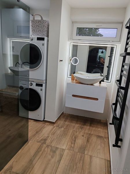 KOMPLETNE ZREKONŠTRUOVANÝ DOM + 1 798 m² POZEMOK | HRUBOŇOVO