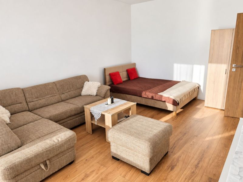 Zariadený byt s balkónom a klímou na prenájom – Dvorníky