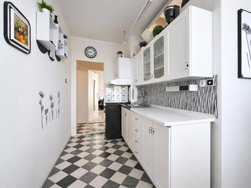 2 izbový byt s tromi balkónmi na Chrenovej. Priestor pre váš vlastný š