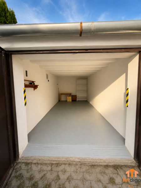 PRENÁJOM - Murovaná garáž 18 m² –  Nitra - Prázdne garáže na Schurmannovej ulici v Nitre s betónovou podlahou.