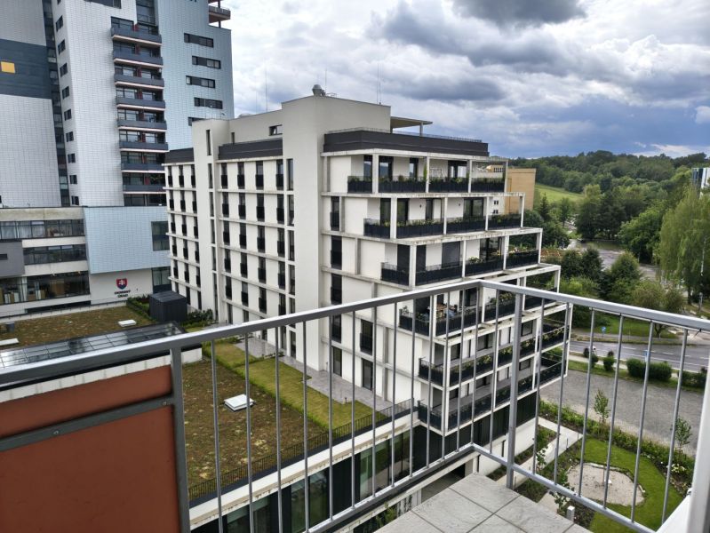 Moderný 3-izbový byt s balkónom a garážovým státím – v CUBE.