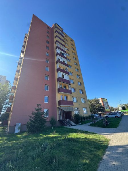 3-IZBOVÝ BYT PO KOMPLETNEJ REKONŠTRUKCII - Trenčín, Pred poľom