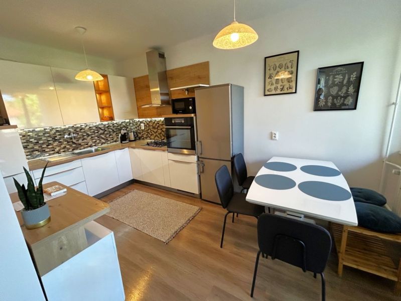 PRIESTRANNÝ 3-IZBOVÝ BYT 90 m² s 2 x loggiou