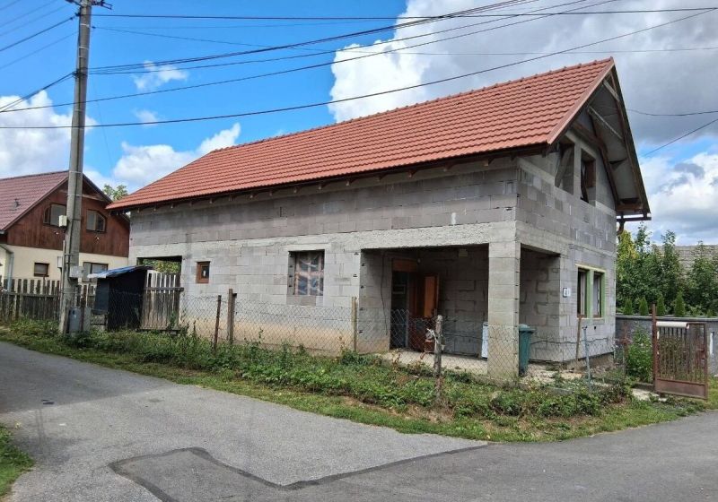 RODINNÝ DOM V KAMENNEJ PORUBE na predaj – HRUBÁ STAVBA-91m².