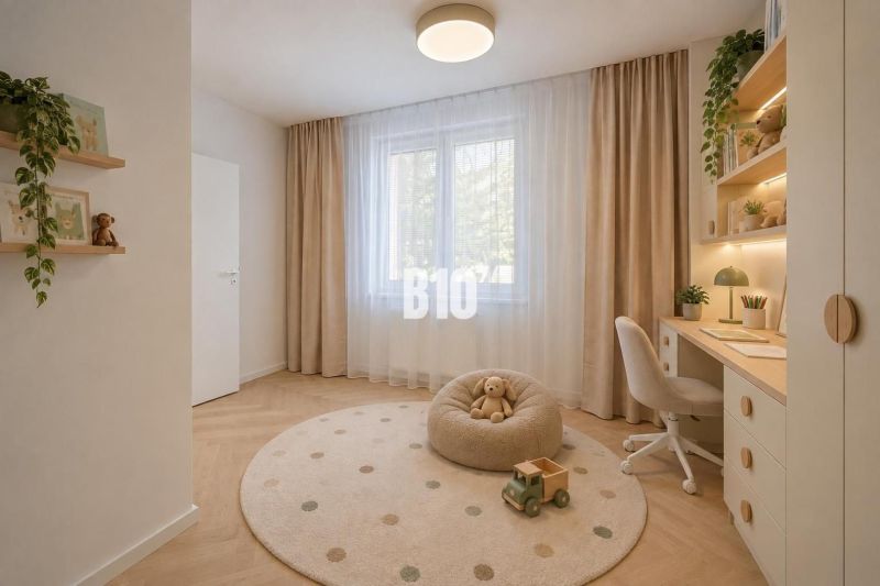 NOVO ZREKONŠTRUOVANÝ 4-IZBOVÝ BYT V TICHOM PROSTREDÍ - 78 m² - NOVÉ ME - Detská izba v 4-izbovom byte s jemnými pastelovými odtieňmi a dreveným dekorom.