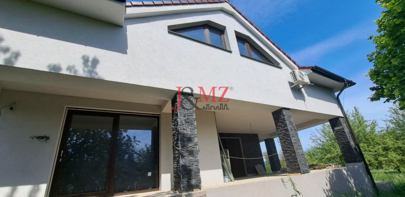 Rodinný dom, garáž a záhrada 2.600 m2, Žemberovce, Dohoda možná