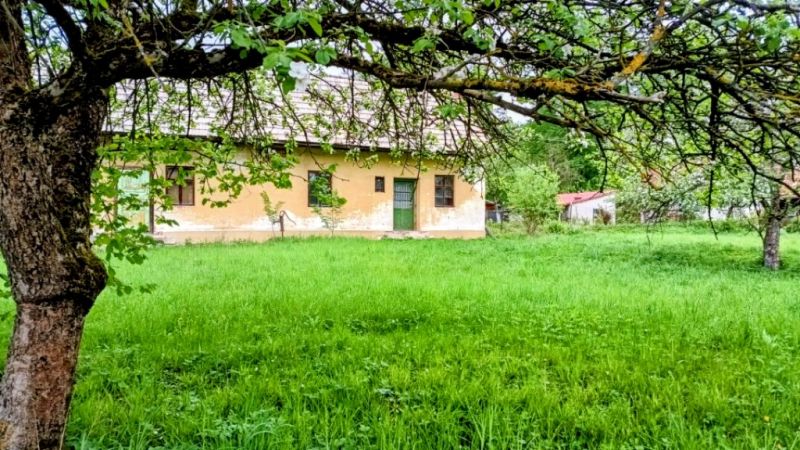 Vidiecky rodinný dom-chalupa s pozemkom 1050m2