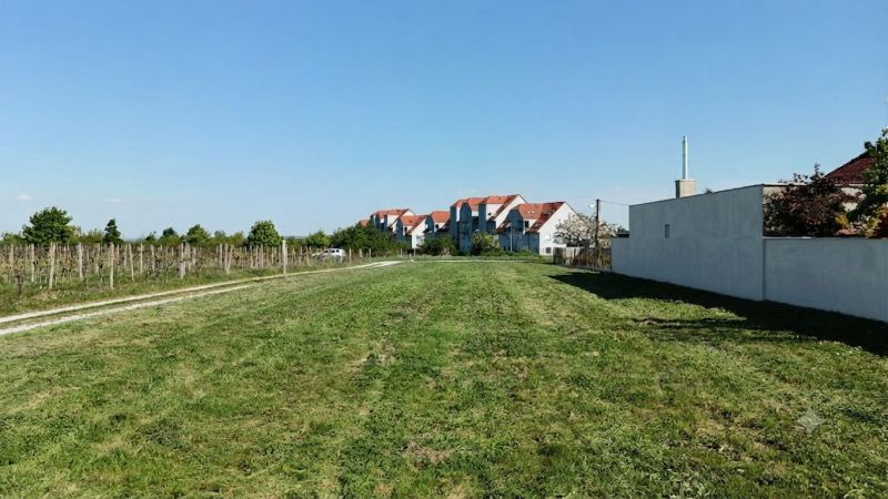 Na predaj pozemok v Modre Kráľovej