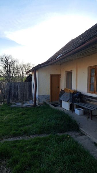 Útulná chalupa s veľkým pozemkom 14 min od Podhájskej