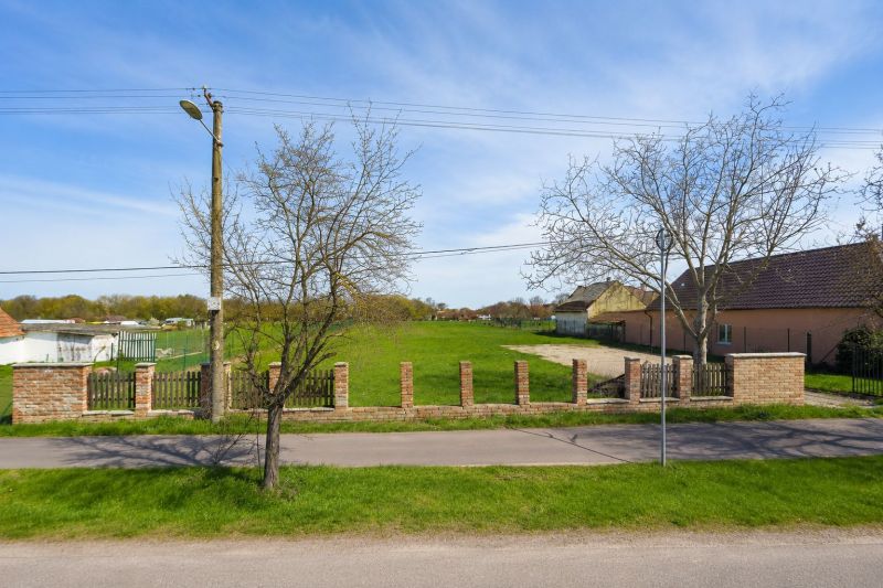 Rozľahlý stavebný pozemok v obci Rastislavice – 2 824 m²