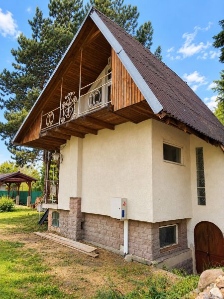 Pozemok v záhradkárskej oblasti s murovanou chatou