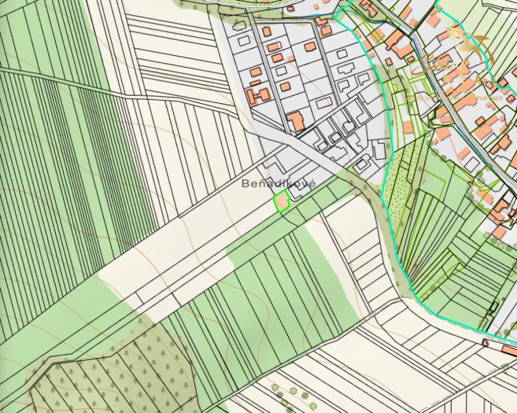 Jedinečný stavebný pozemok so záhradami a krásnymi výhľadmi v Ižipovci - Mapa pozemkov na bývanie v Ižipovciach, zobrazuje polia a dedinské usporiadanie.