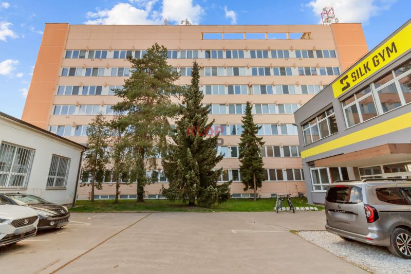Pozrite si PRÍJEMNÝ 2i byt s PIVNICOU po ČIAST. REKON. v CENTRE Senice