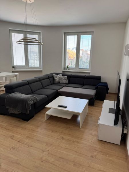 Na predaj 2 -izbový byt - 66 m² s balkónom po rekonštrukcii.