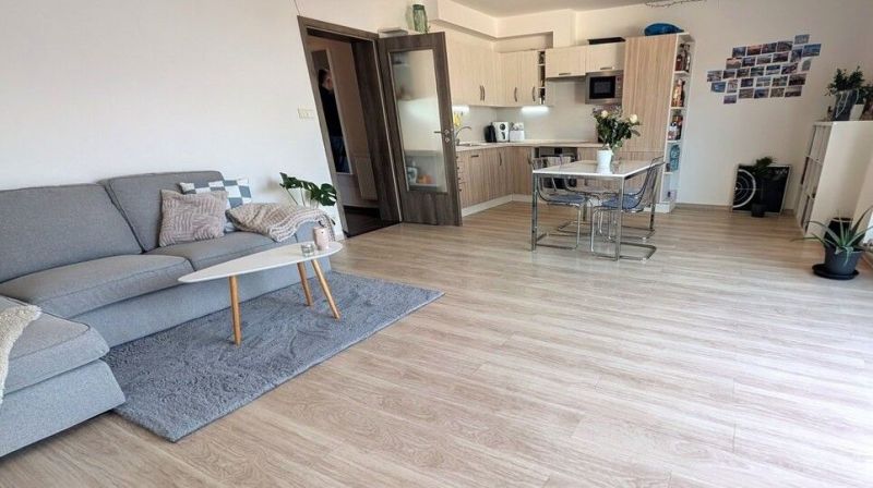 Na predaj moderný 2-izbový byt s balkónom v komplexe CUBE.