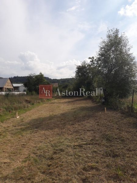 PREDAJ: slnečný pozemok, 325 m2 v obci Veľká Luka