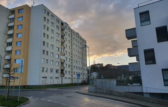 Na dvojizbový byt na Slovensku musíte robiť 7 rokov!